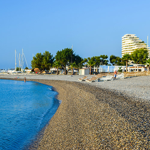 Villeneuve-Loubet, entre port de plaisance et plages